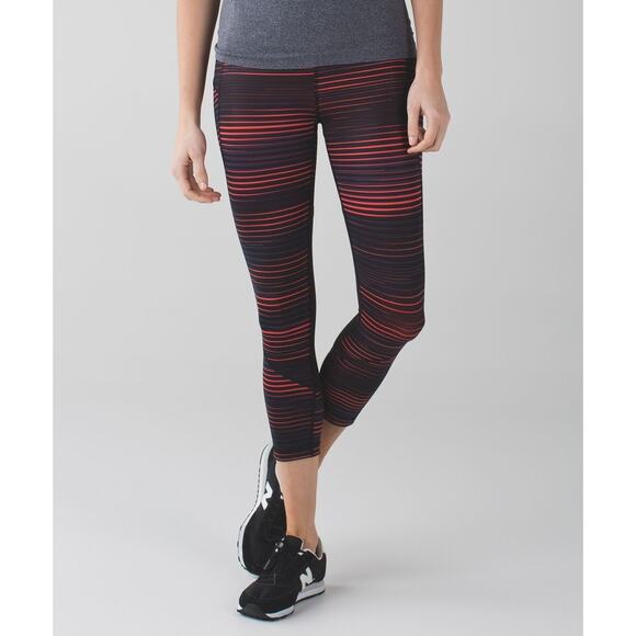 lululemon athletica Pants - Lululemon Pace Rival Crop Full On Luxtreme Twisted Dune Alarming Striped Size 6